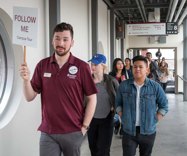 volunteer giving campus tour